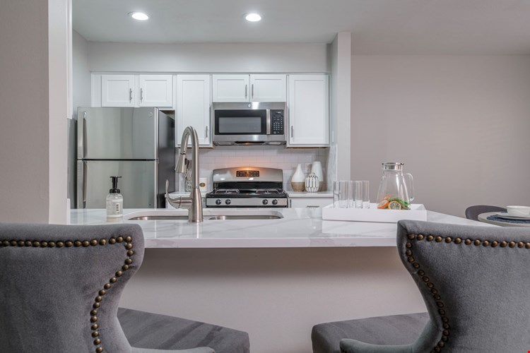 The Residence at Christopher Wren Apartments Image 2