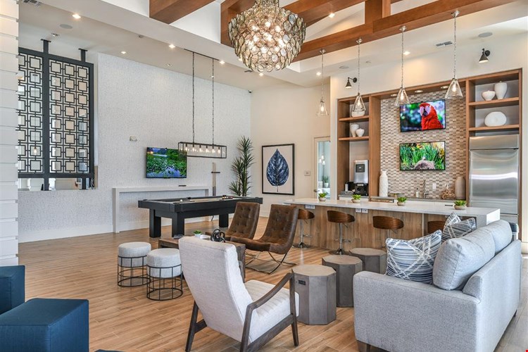 Lenox at Bloomingdale Image 16