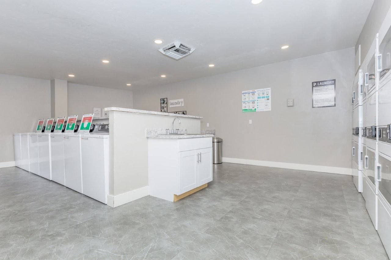 Fox Point Apartments Image 10