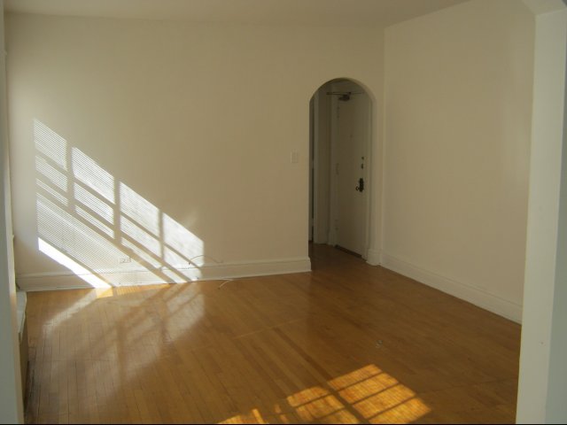 5325 S Hyde Park Boulevard Image 4