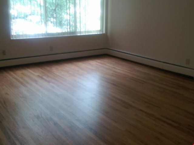 2 Bedroom Living room w/ Hardwood floors