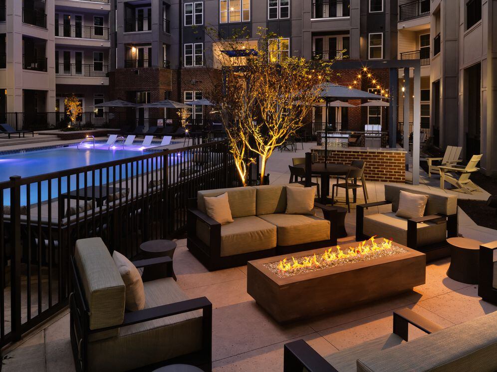 Outdoor lounge with fire pit
