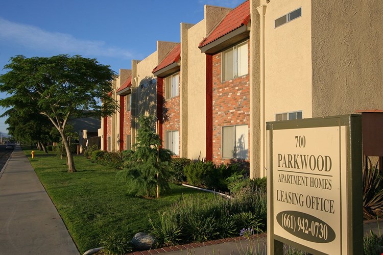 Parkwood Apartments Image 7