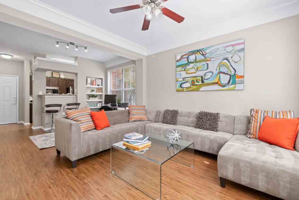 Marquis on Gaston Image 7