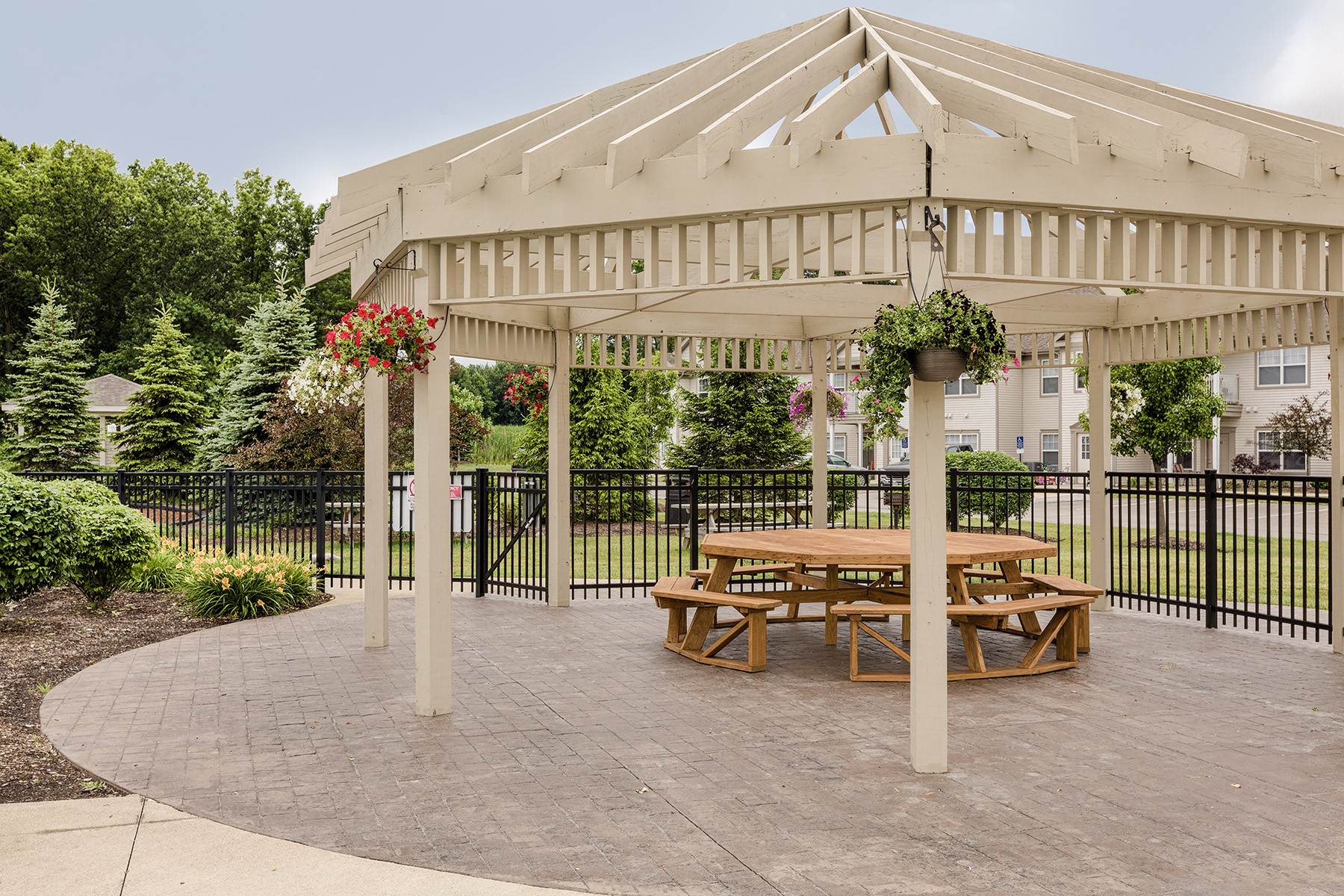 Cobblestone Court Image 5