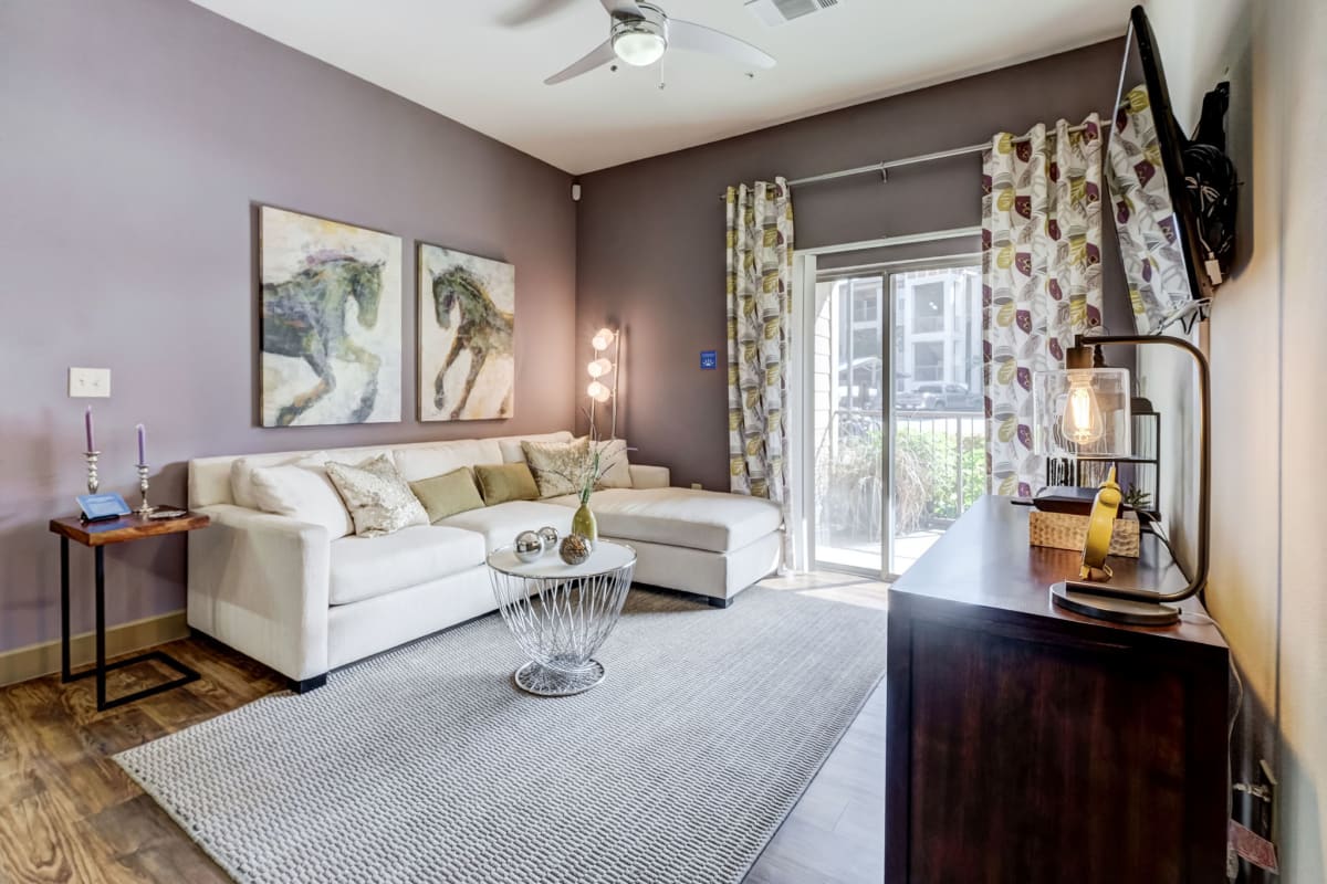 Lakeline East Apartments Image 4