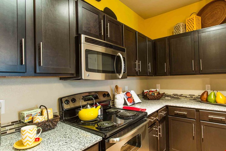 Platinum Shavano Oaks Apartments Image 4