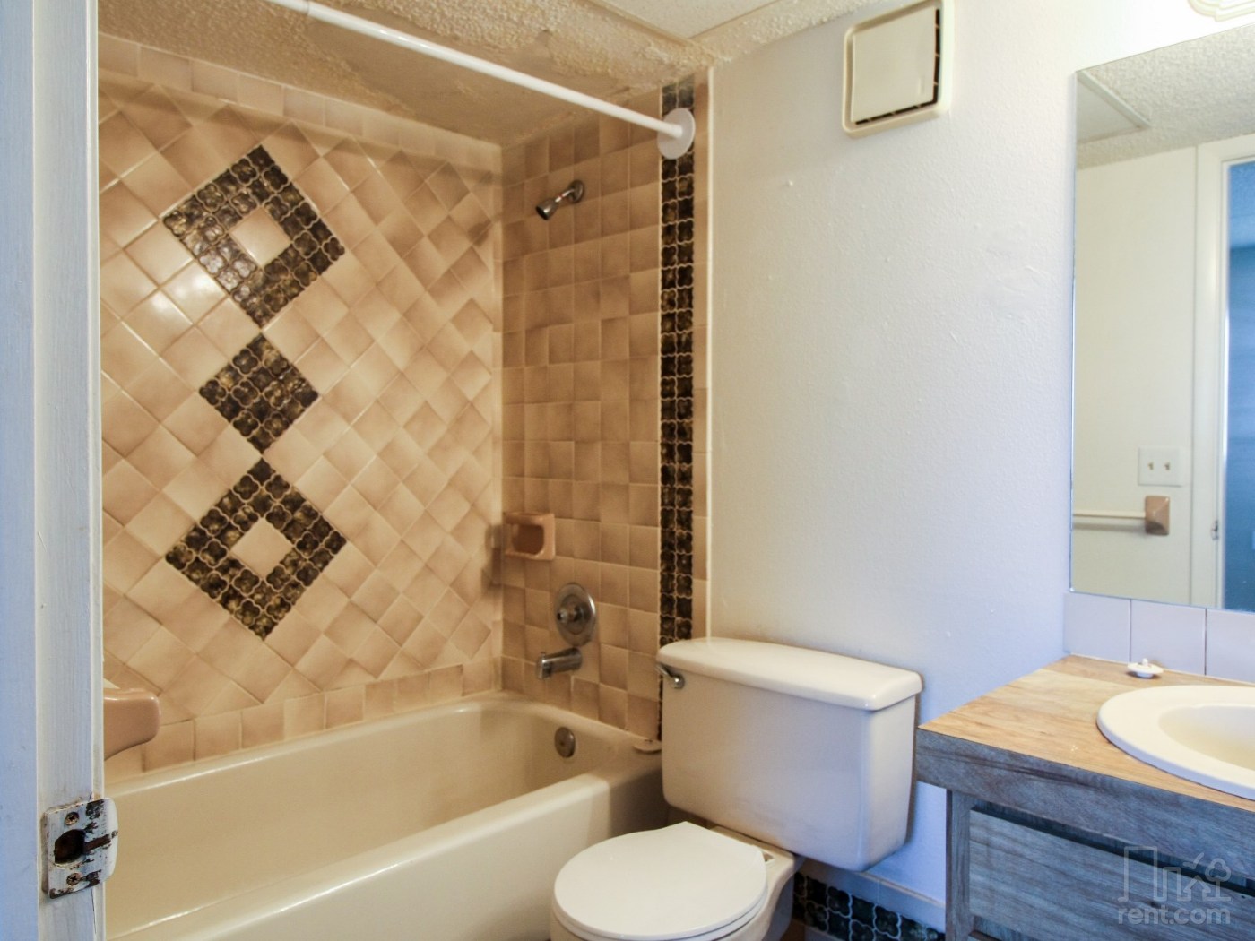 Armature Lake Apartments Image 9