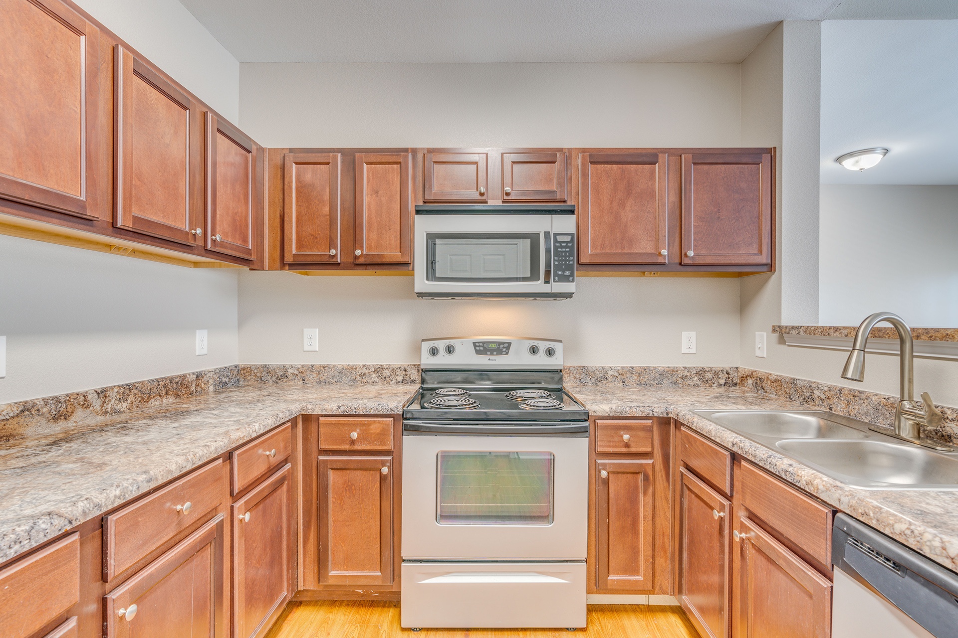 The Retreat at Spring Creek Apartments Image 6