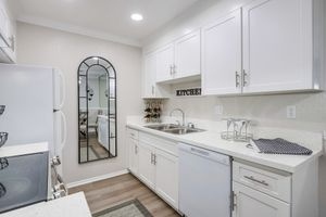 Villa Creek Apartment Homes Image 11