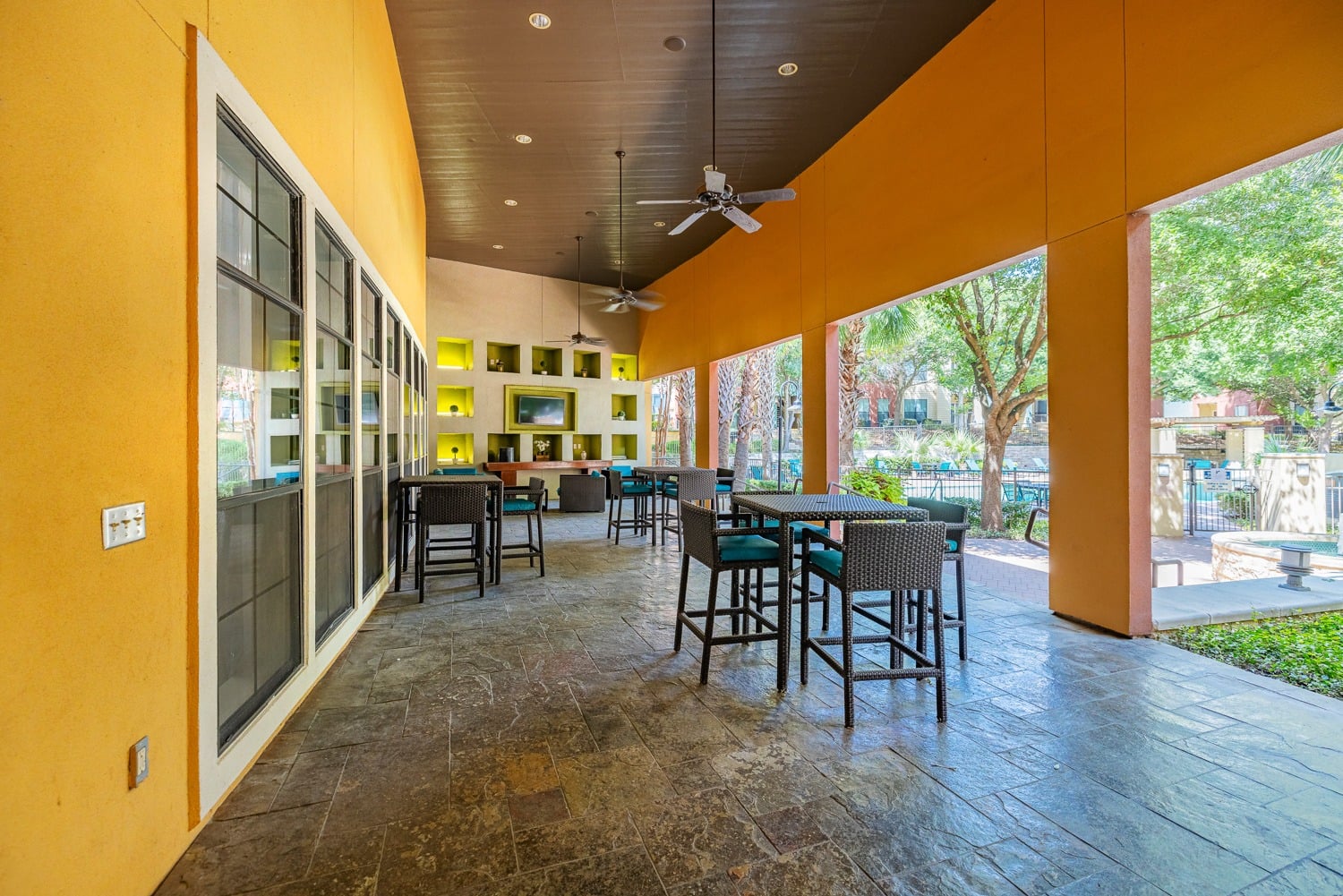 Broadstone Colonnade Image 20