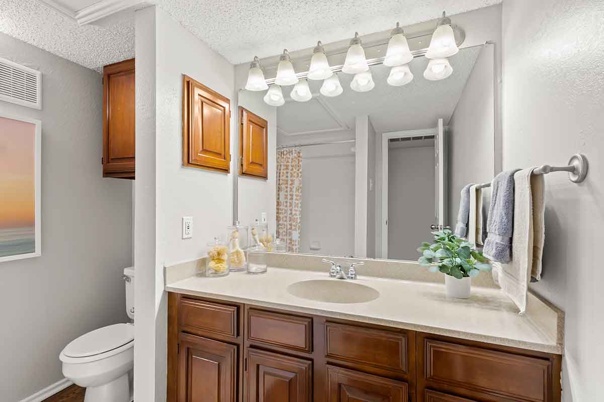 Tonti Lakeside Image 13