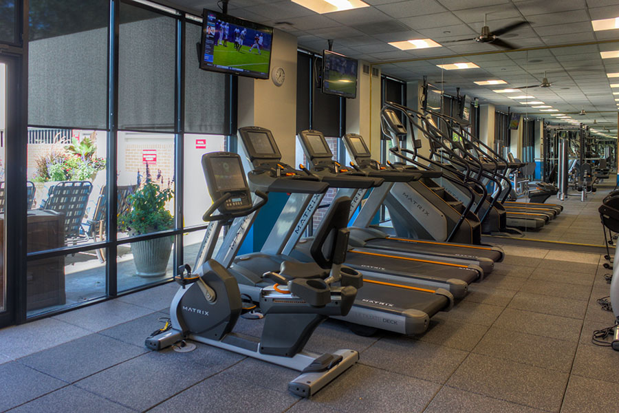 Country Club Towers and Gardens Apartments Image 2