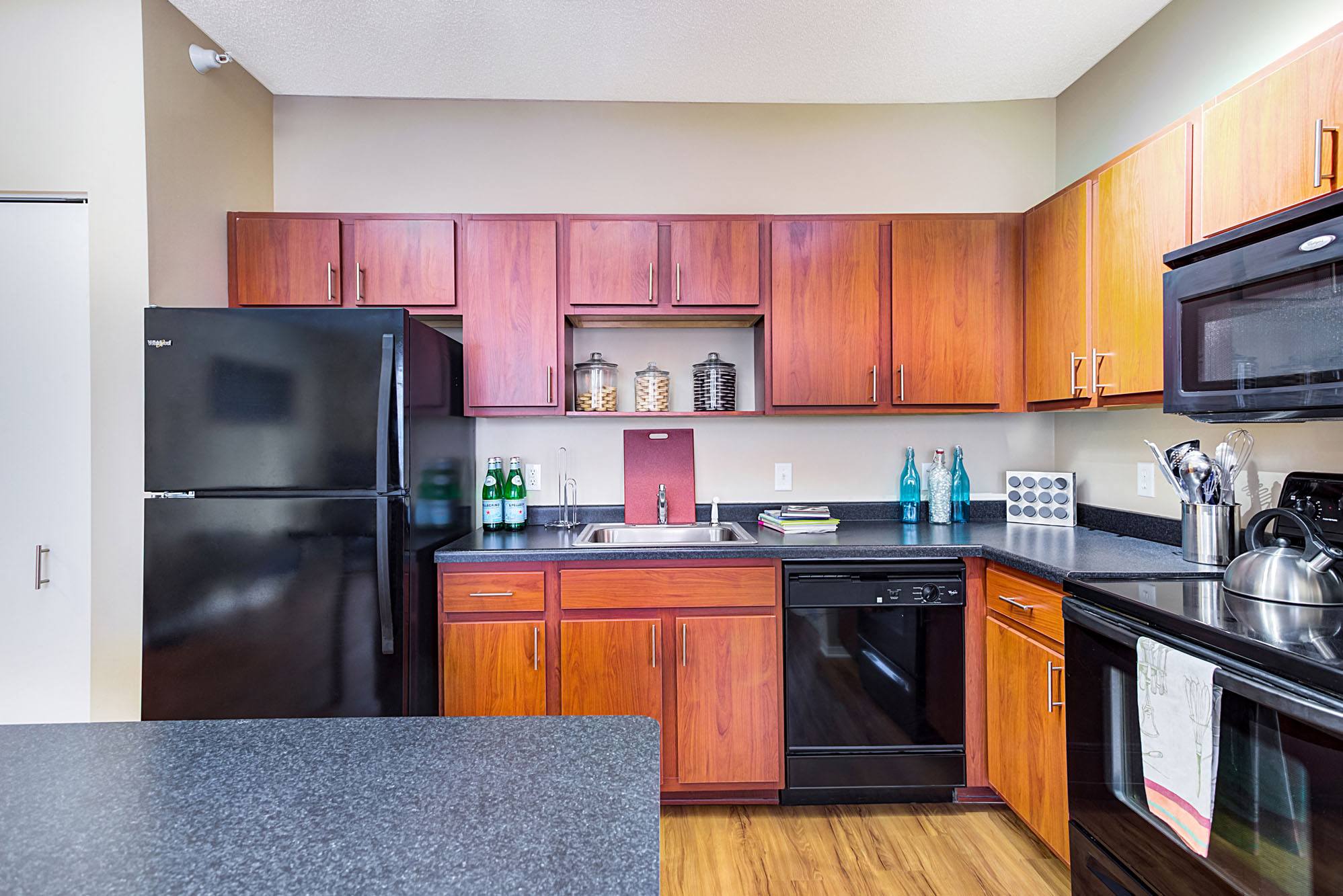 Uptown Lake Apartments Image 10