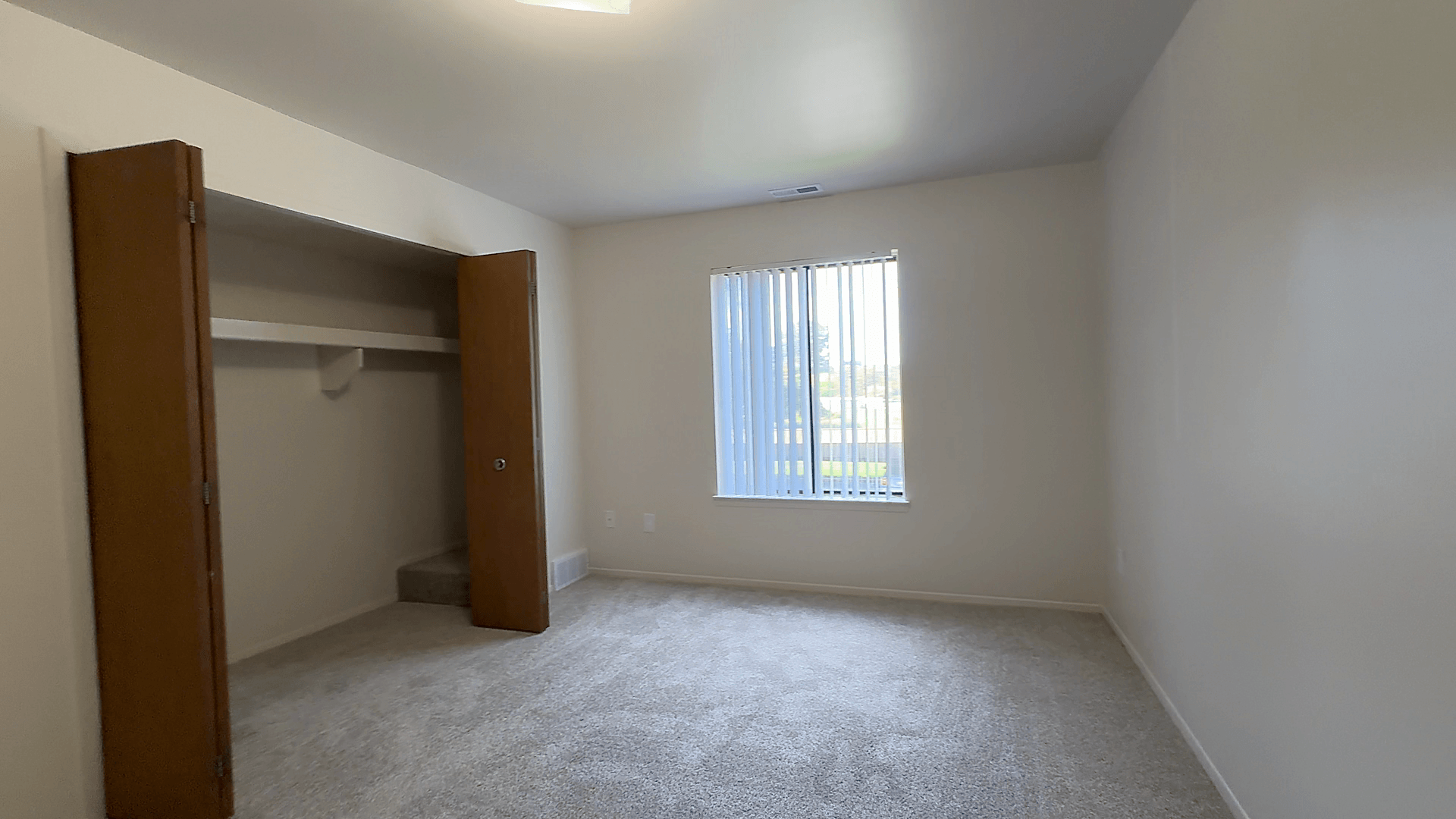 Lakeside Village Apartments Image 142