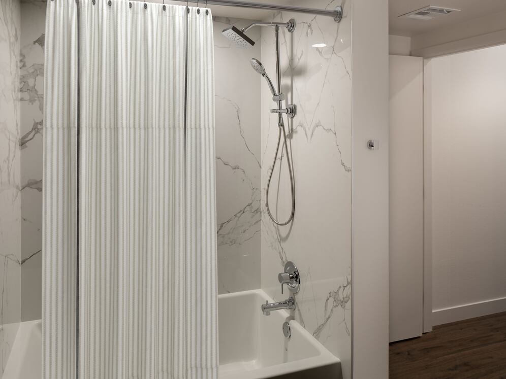 Upgrade Package Bath with marble surround