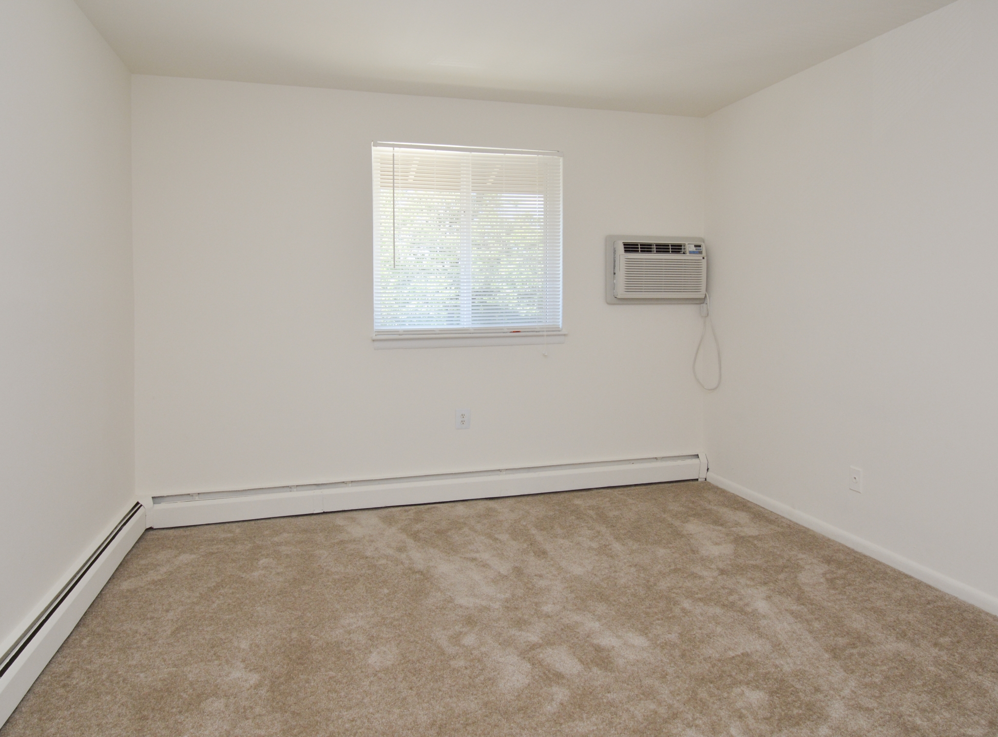 Lake Club Apartments Bedroom