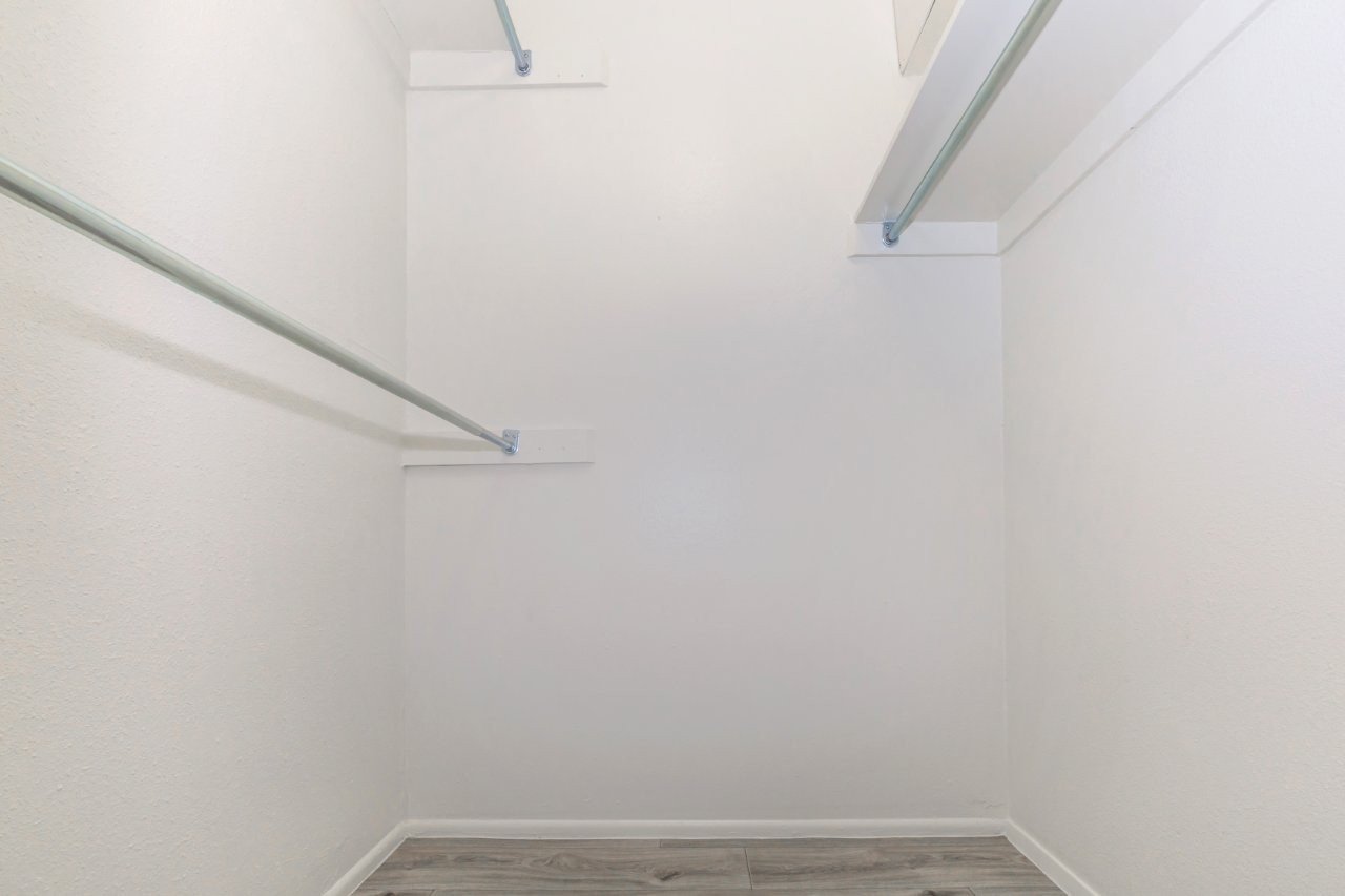 Fox Point Apartments Image 7