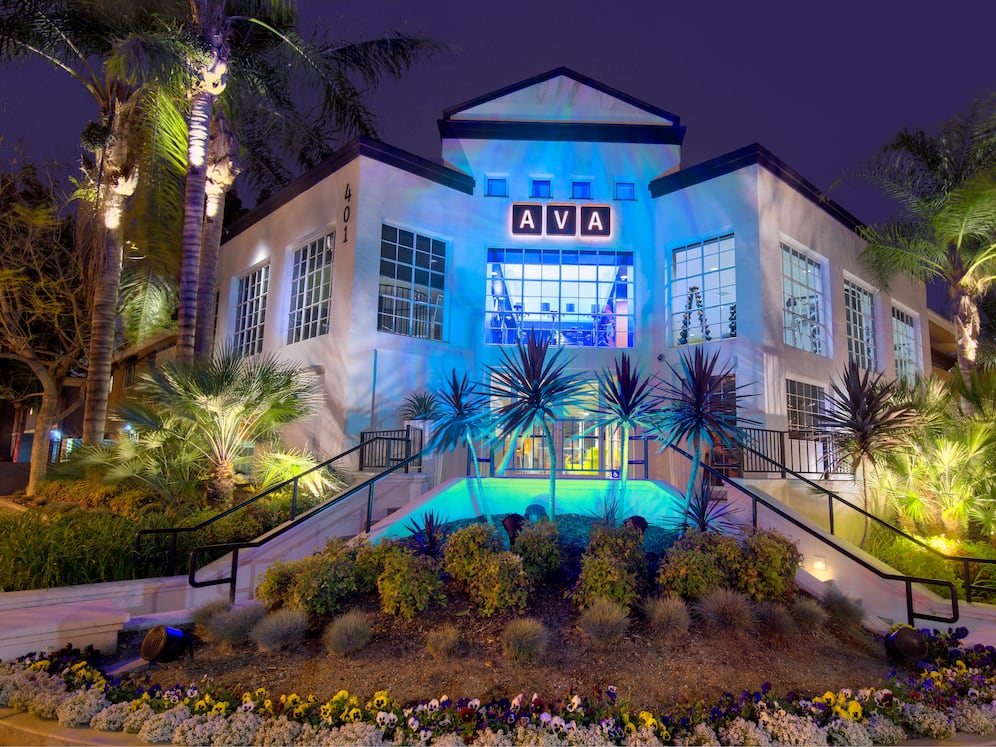 Leasing entrance