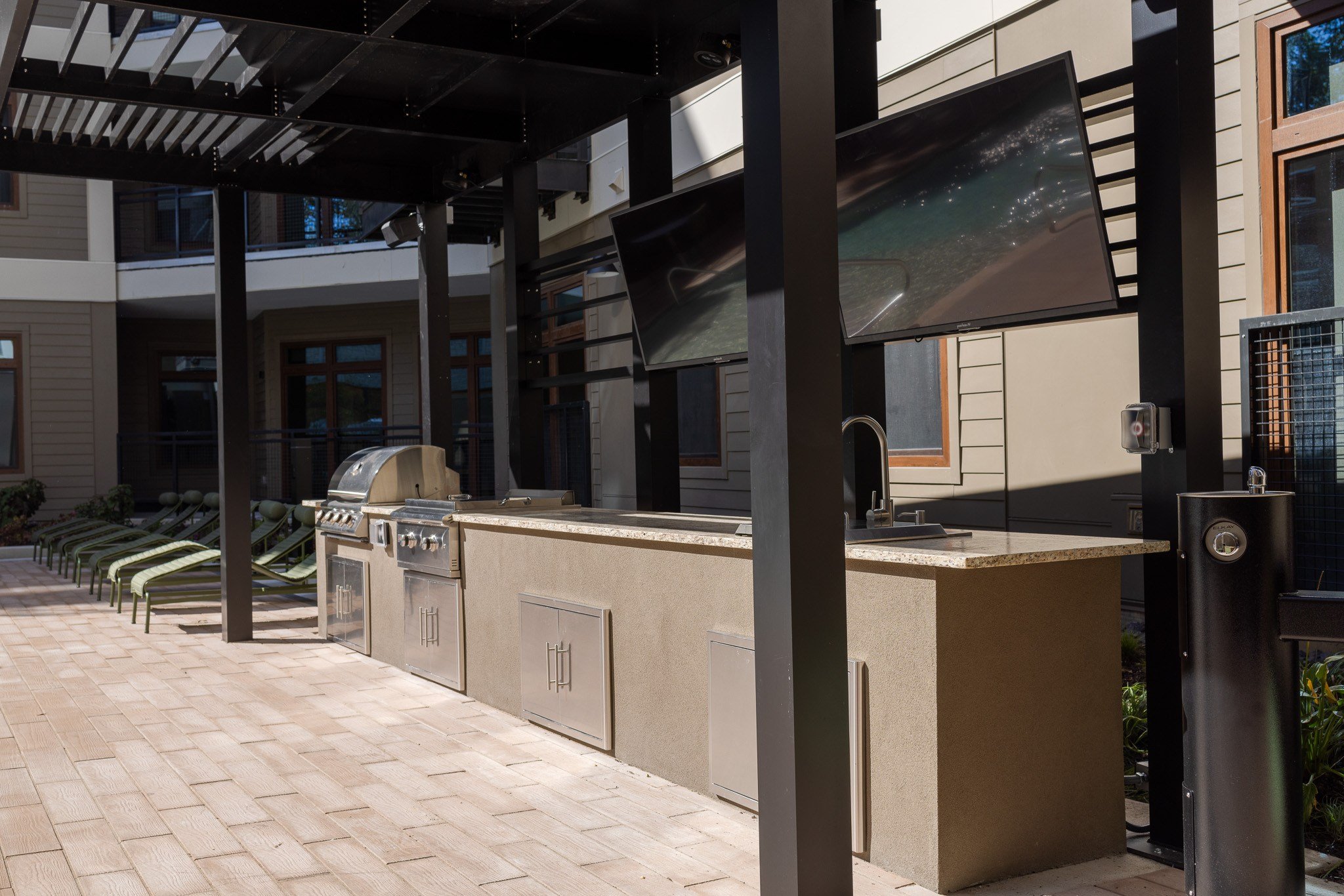 courtyard- grilling stations