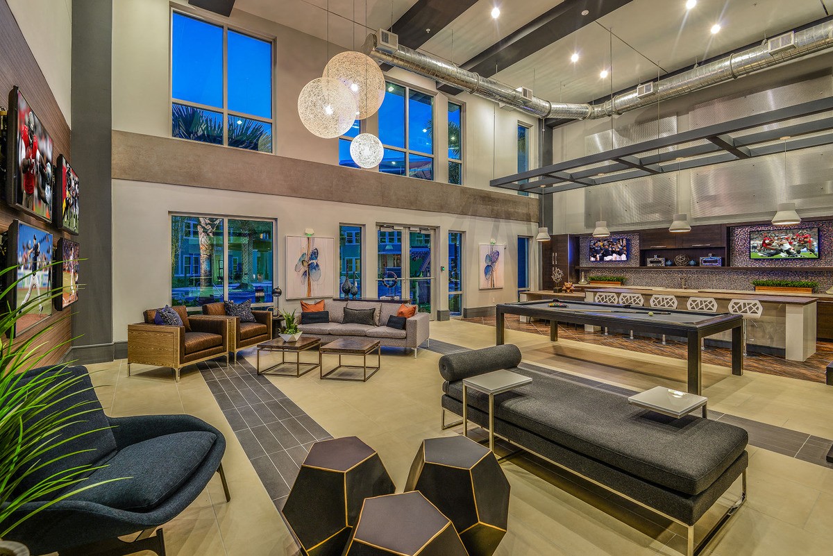 Grady Square Image 33