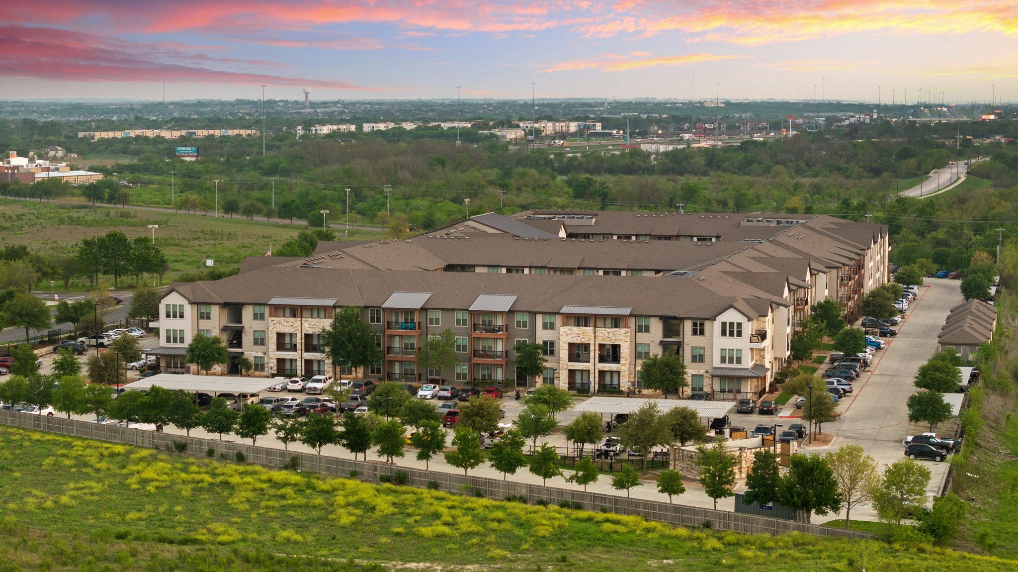 Axis Marketplace Image 32