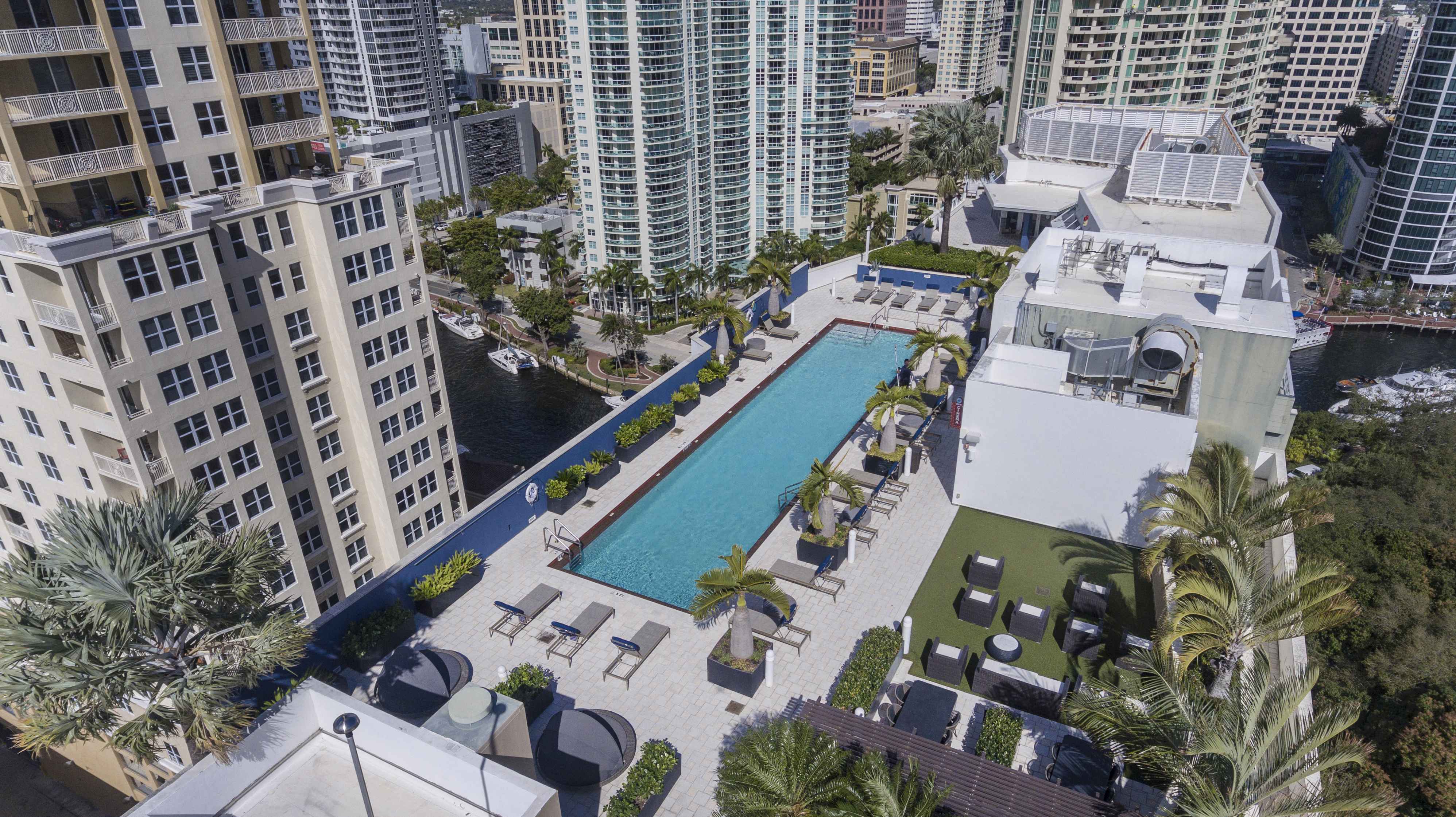 High Rise luxury rental apartments overlooking the New River in Fort Lauderdale, Florida near Las Olas Blvd.