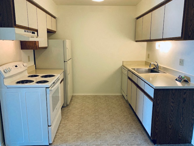 Lakeside Village Apartments Image 38