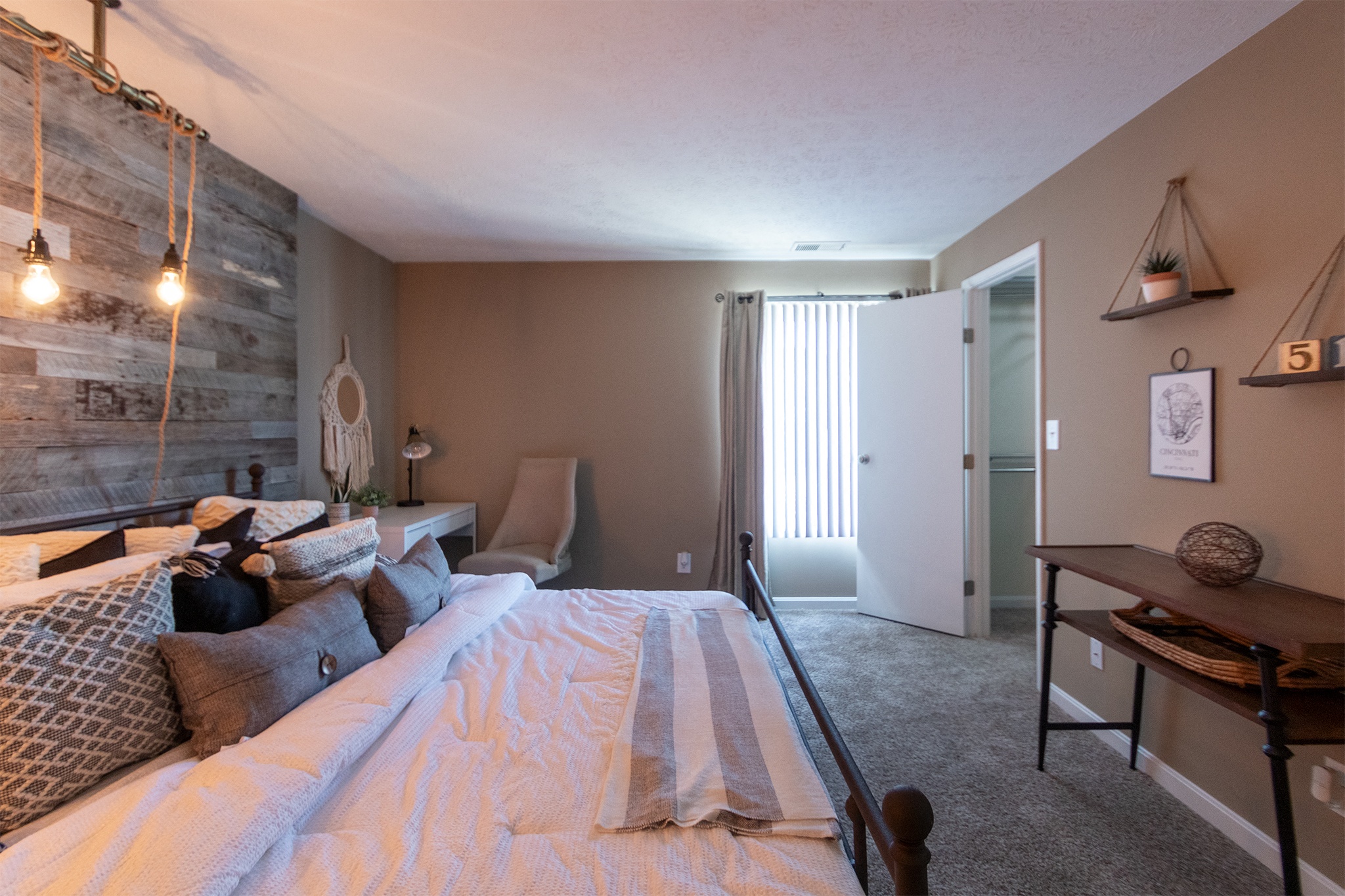 Deer Hill Image 38