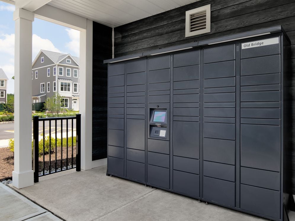 Amazon HUB package lockers for convenient 24/7 delivery and pick up