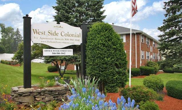 Westside Colonial Apartments Image 1