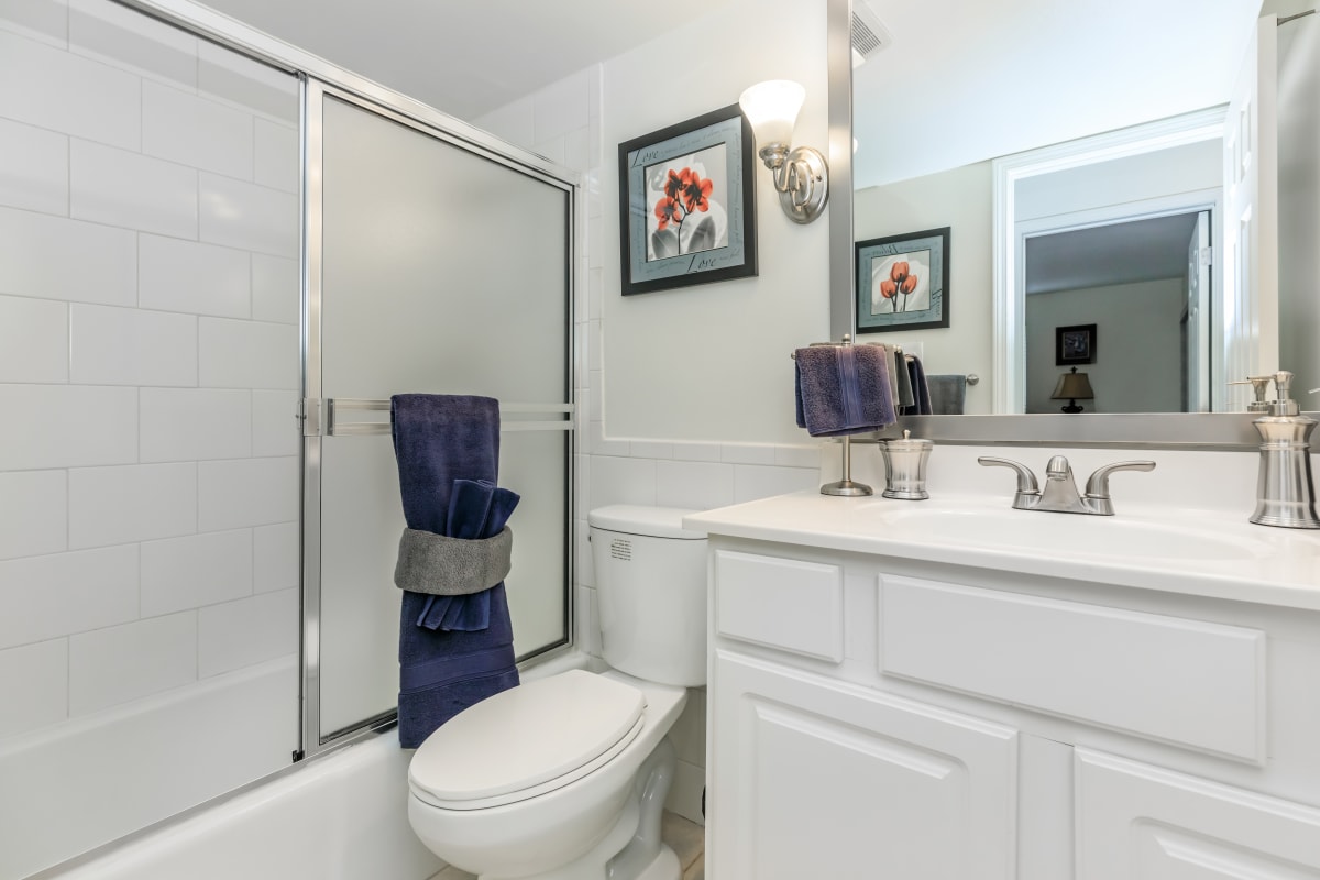 Whispering Hills Apartments Image 10