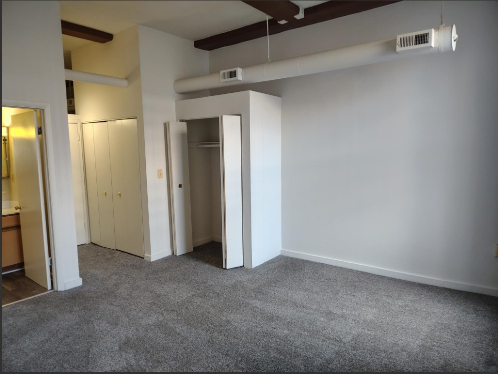 Marlboro Classic Apt & Redwood Square Image 160