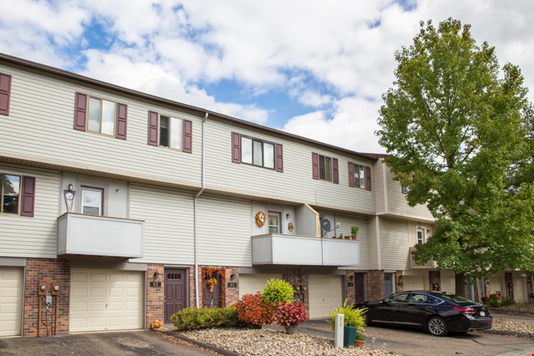 Holiday Park Apartments & Townhomes Image 3