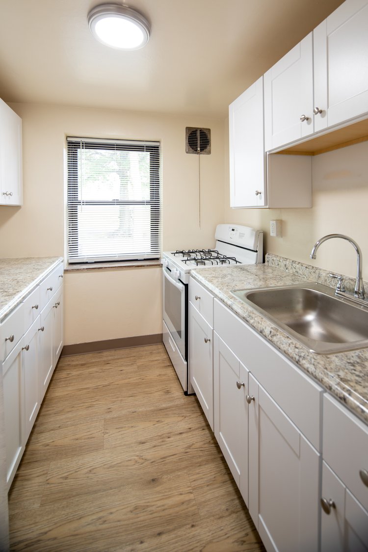 Hoodridge Hall Apartments and Townhomes Image 3