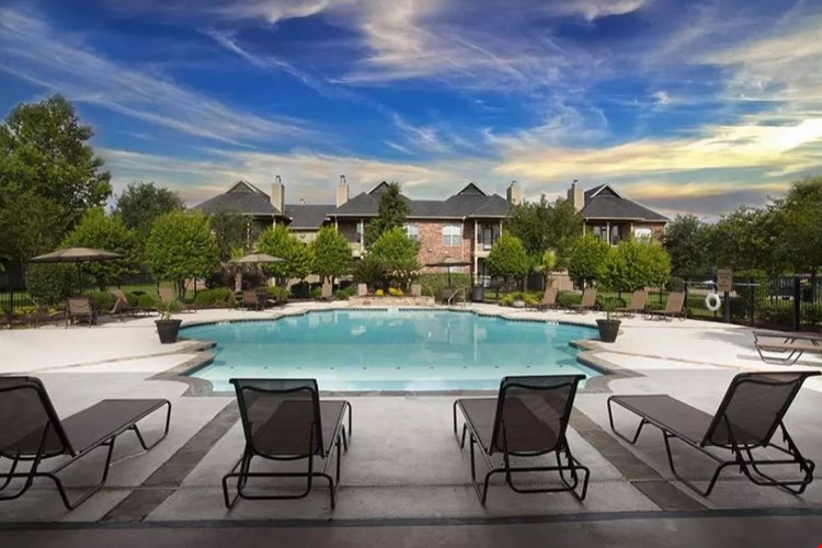 Nelson Pointe Apartment Homes Image 1