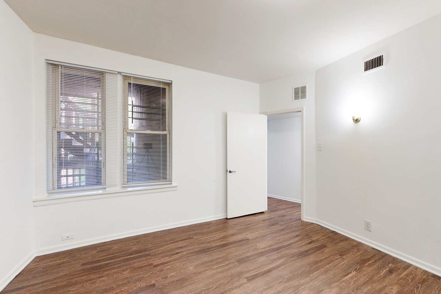 925 E 46th Street Image 14