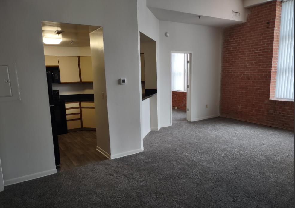 Marlboro Classic Apt & Redwood Square Image 28