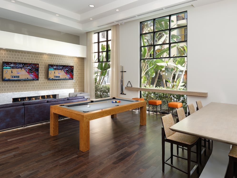Resident Lounge with Billiards