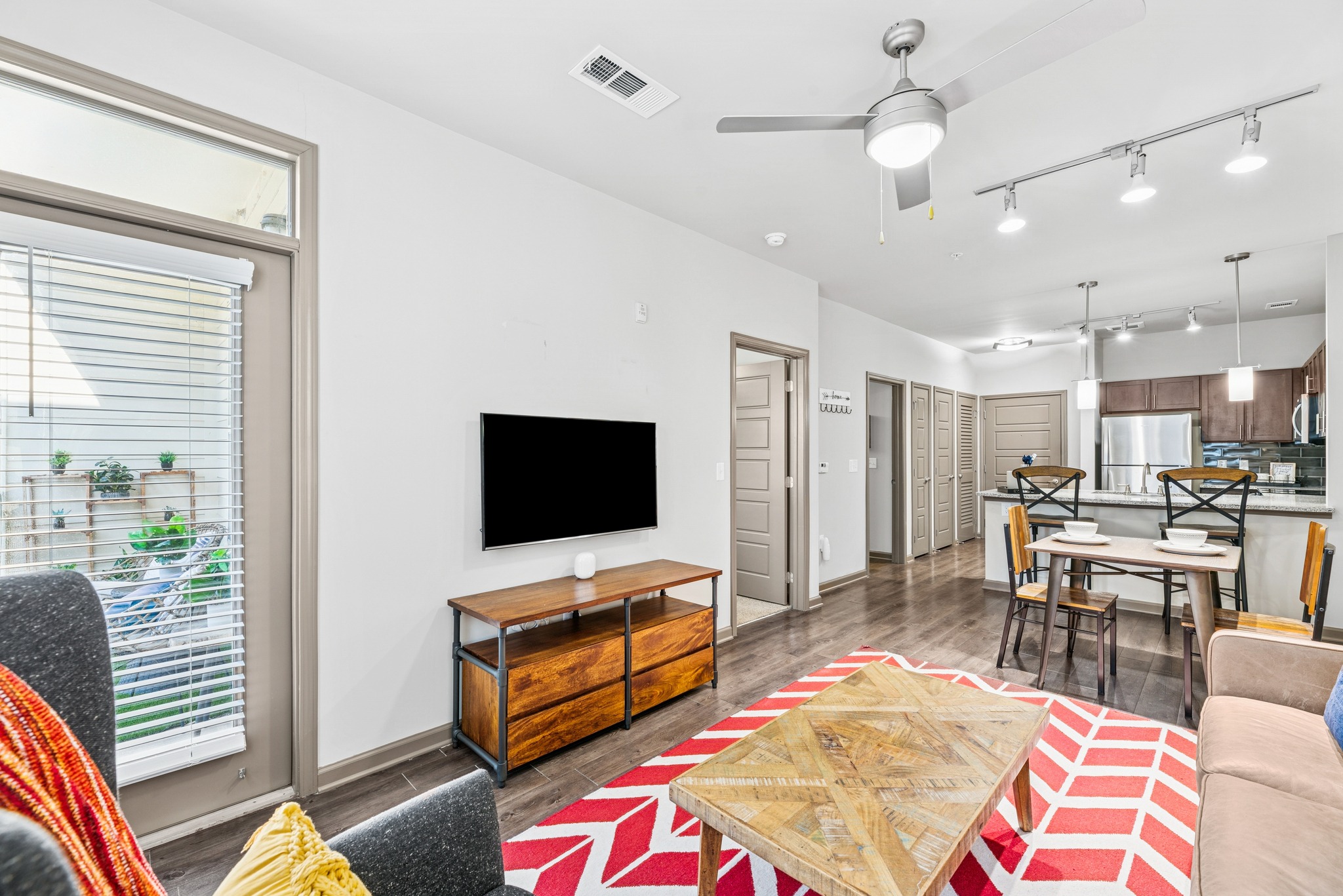 909 Flats Image 3
