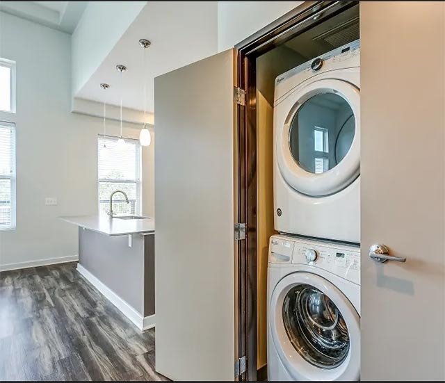 Clinton West Luxury Apartments Image 18