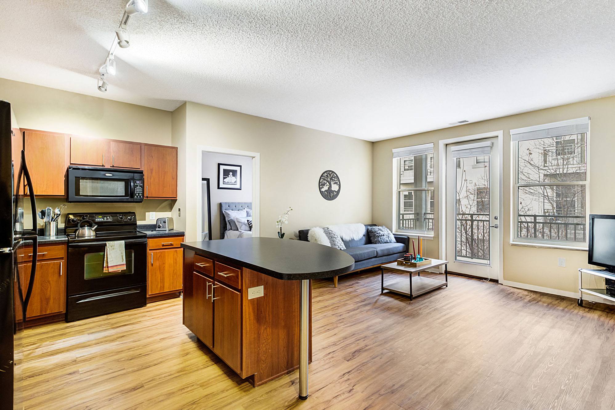 Uptown Lake Apartments Image 7