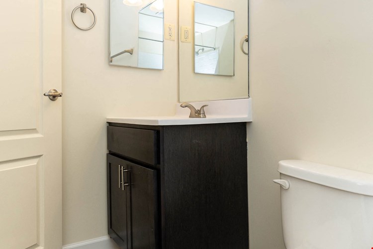 Seminary Roundtop Apartments Image 19