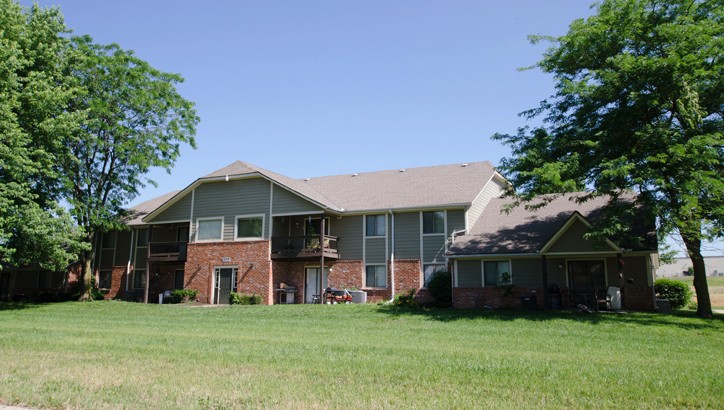 Spring Hill Plaza Apartments Image 1