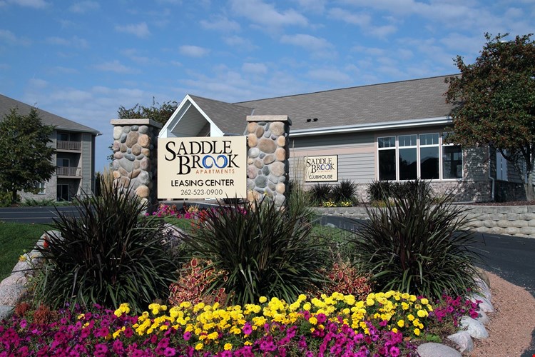 Saddle Brook Apartments Image 1