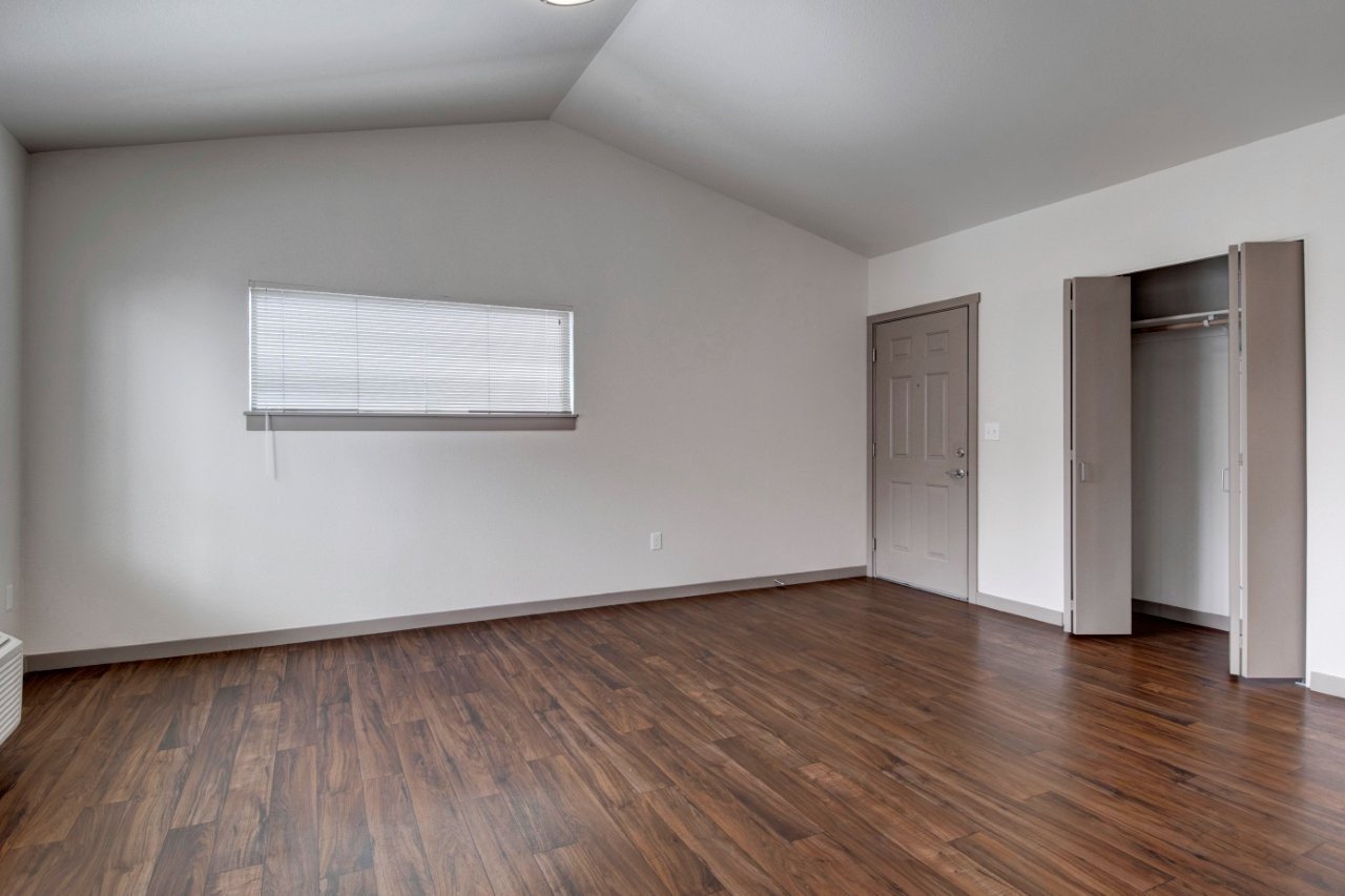 Bellevue Crossing Image 12