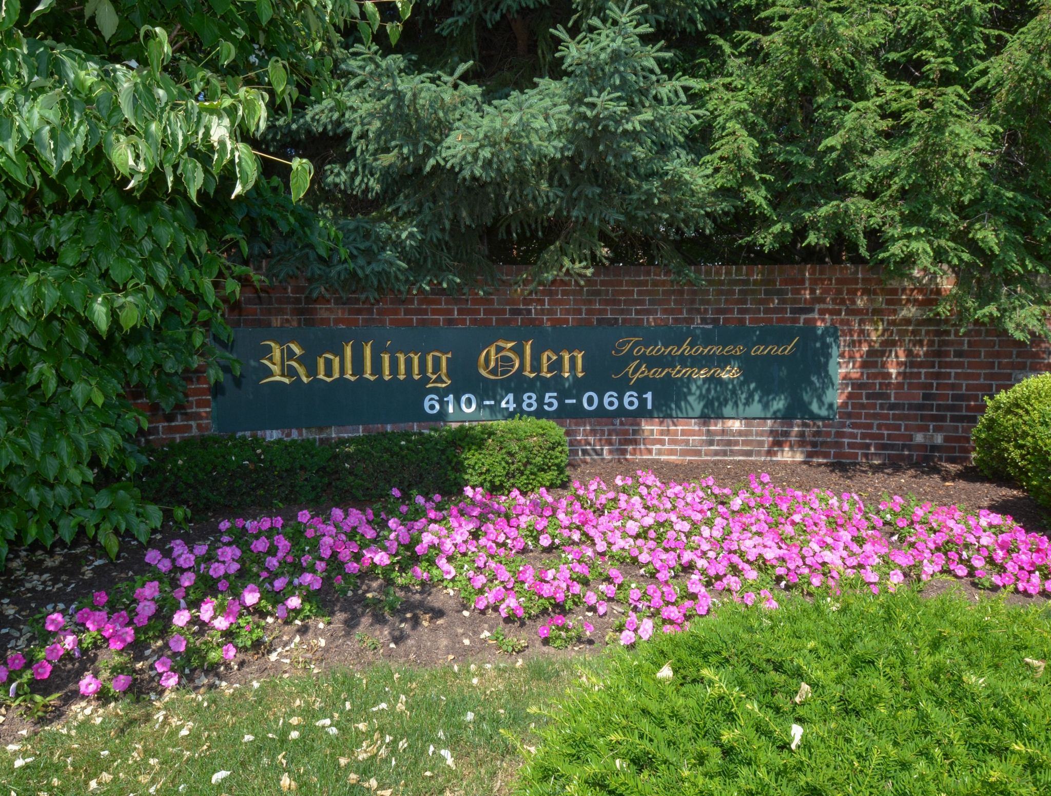 Rolling Glen Townhomes and Apartments Image 1