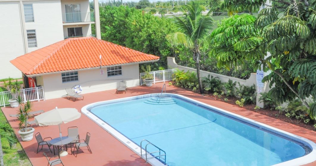 Las Brisas Gardens Image 1