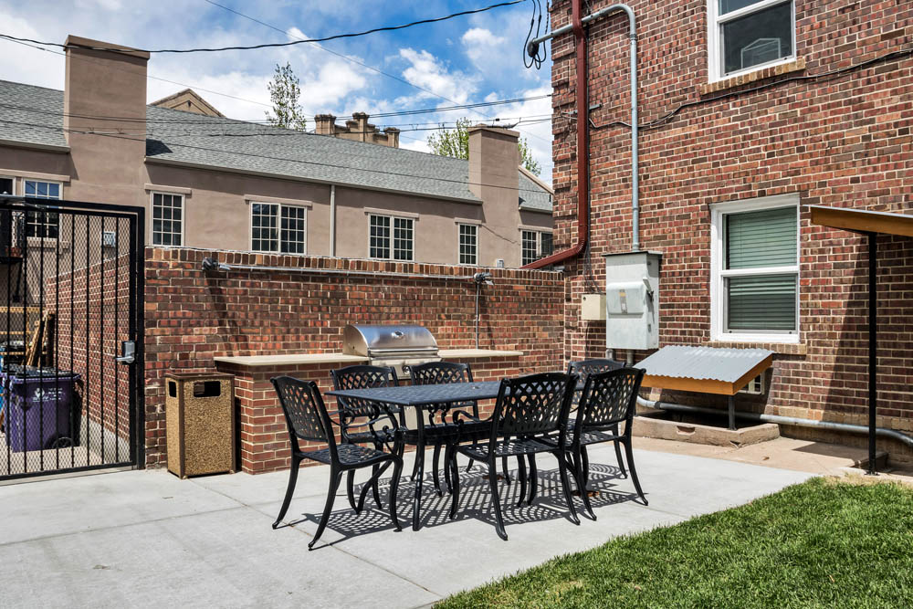 1357 & 1373 Cook Image 11