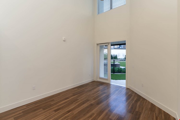 Olivian at the Realm Image 20